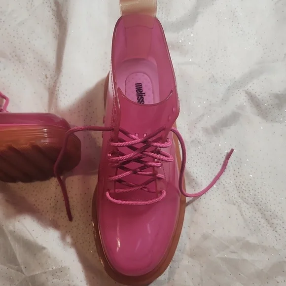 DONATING THIS WEEKEND IF NOT BOUGHT: Melissa boots size 7 for women - Picture 6 of 10